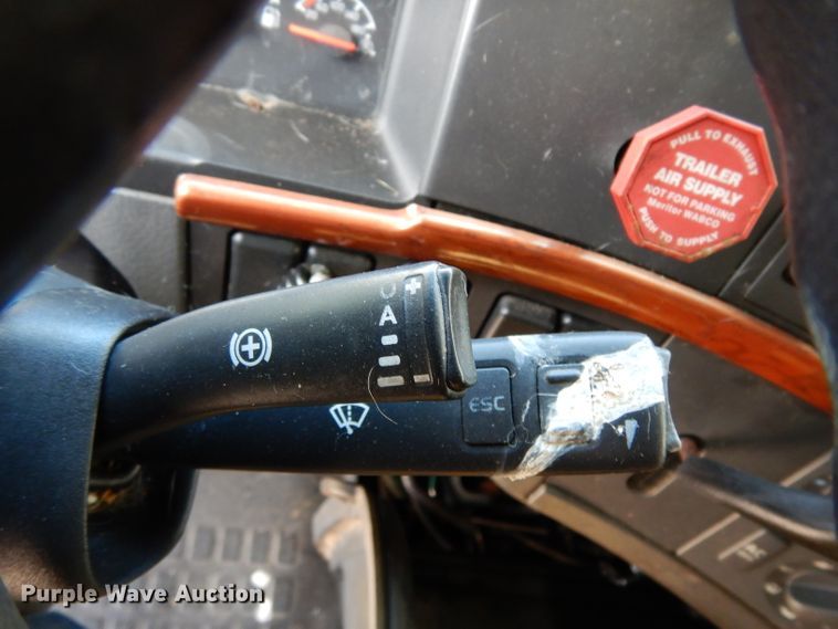 image for item DG6876 2009 Volvo VN Series  semi truck