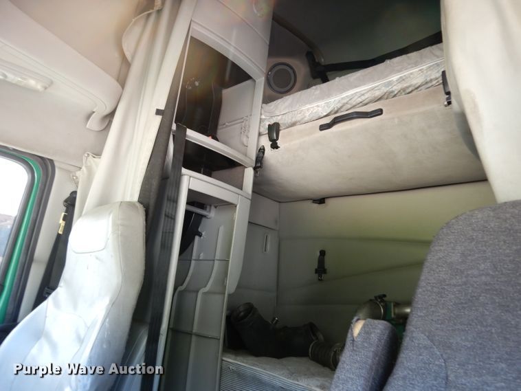 image for item DG6876 2009 Volvo VN Series  semi truck