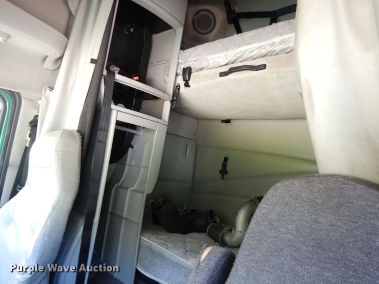 image for item DG6876 2009 Volvo VN Series  semi truck