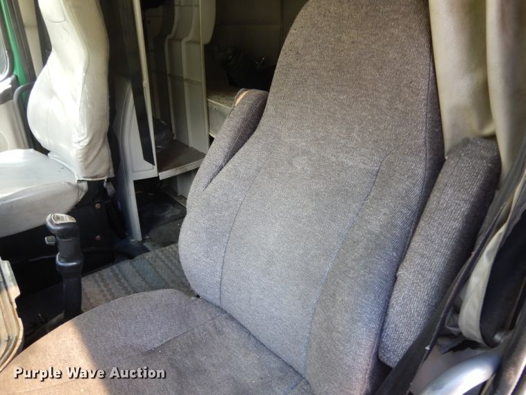 image for item DG6876 2009 Volvo VN Series  semi truck