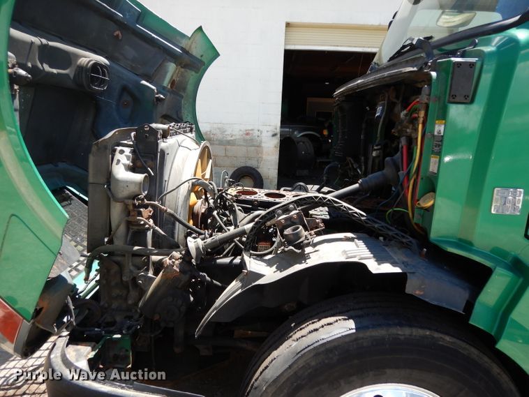 image for item DG6876 2009 Volvo VN Series  semi truck