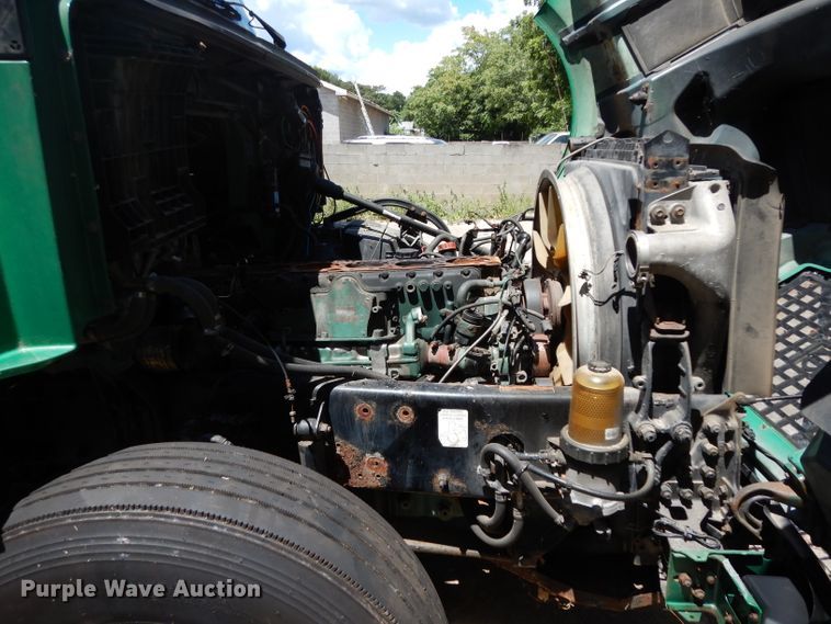 image for item DG6876 2009 Volvo VN Series  semi truck