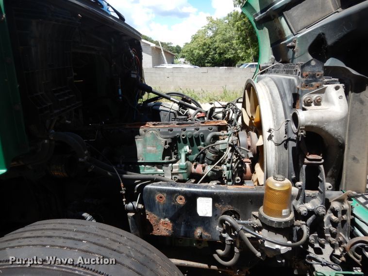 image for item DG6876 2009 Volvo VN Series  semi truck