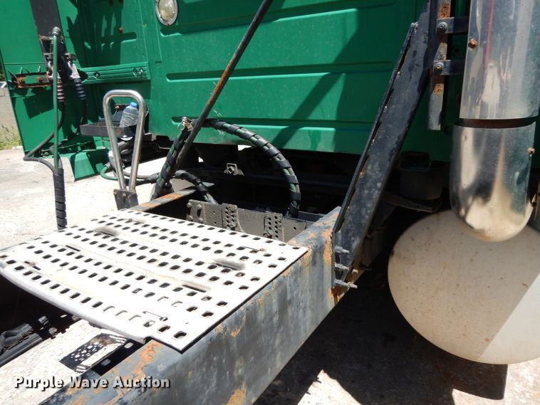 image for item DG6876 2009 Volvo VN Series  semi truck