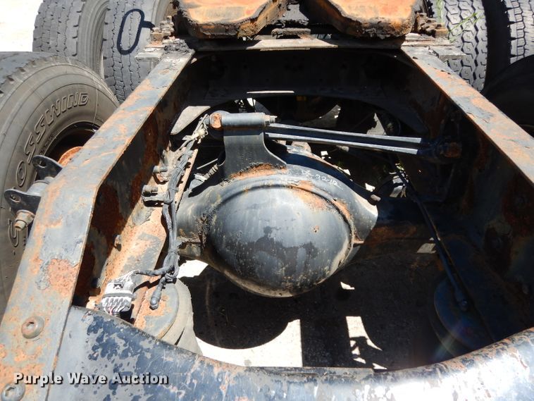 image for item DG6876 2009 Volvo VN Series  semi truck