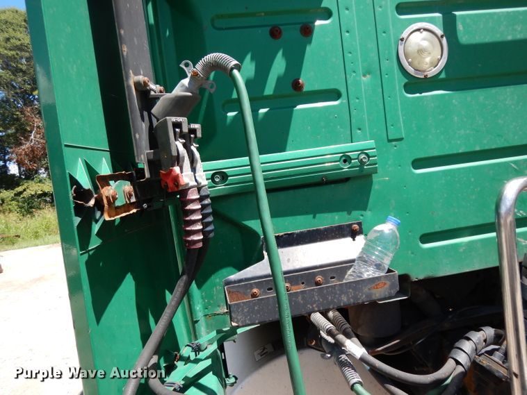 image for item DG6876 2009 Volvo VN Series  semi truck