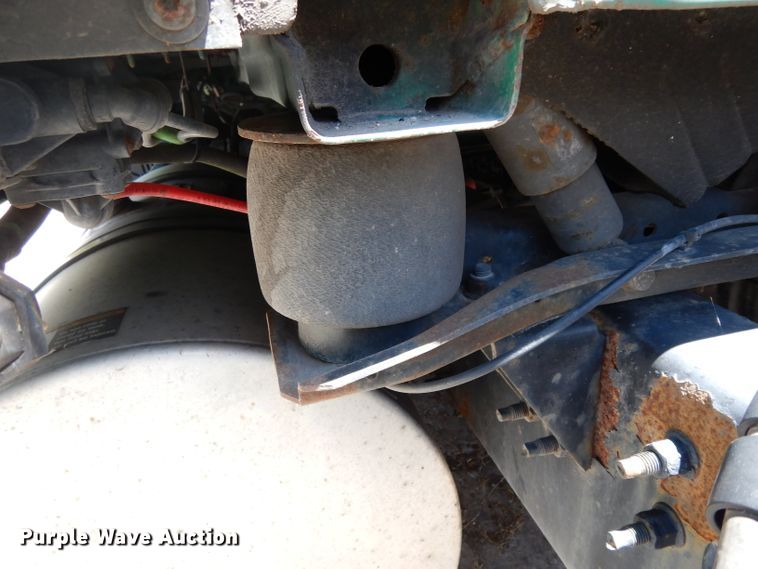 image for item DG6876 2009 Volvo VN Series  semi truck