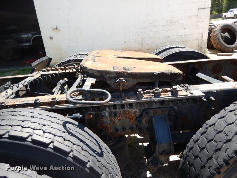 image for item DG6876 2009 Volvo VN Series  semi truck