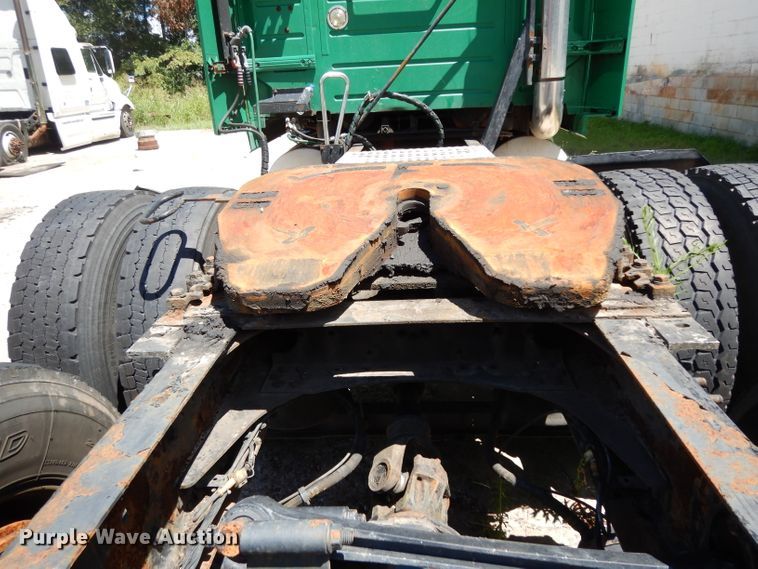 image for item DG6876 2009 Volvo VN Series  semi truck