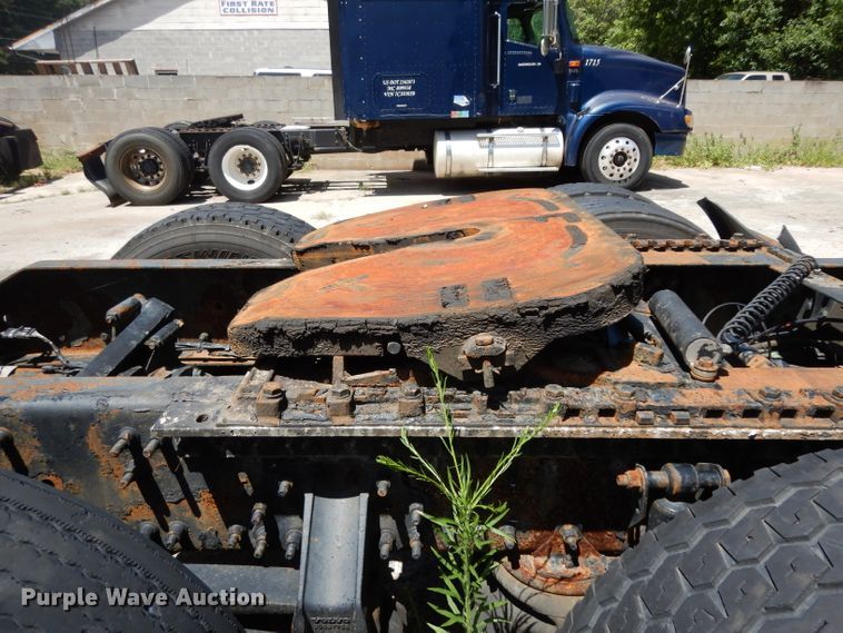 image for item DG6876 2009 Volvo VN Series  semi truck