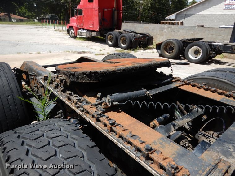 image for item DG6876 2009 Volvo VN Series  semi truck