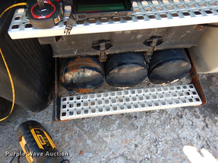 image for item DG6876 2009 Volvo VN Series  semi truck