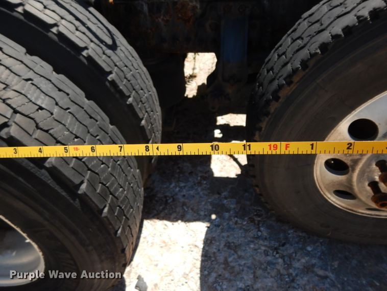 image for item DG6876 2009 Volvo VN Series  semi truck