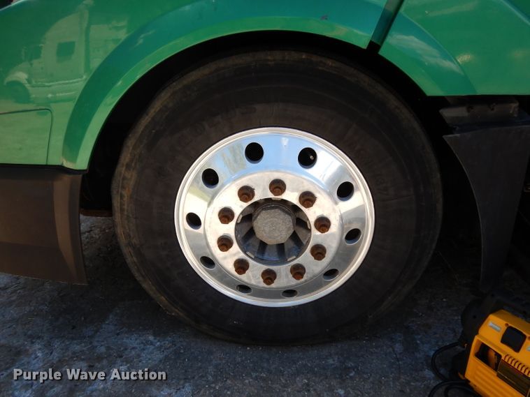 image for item DG6876 2009 Volvo VN Series  semi truck