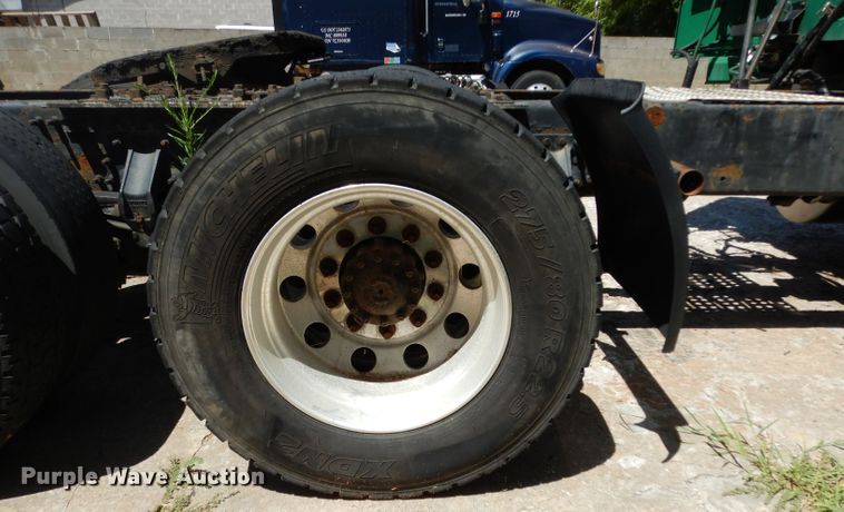 image for item DG6876 2009 Volvo VN Series  semi truck