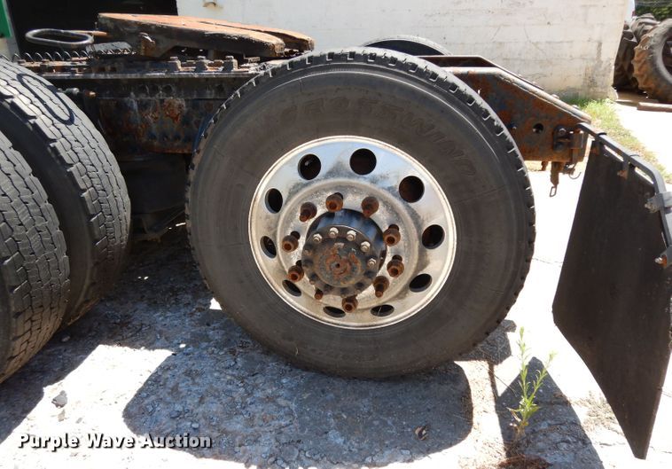 image for item DG6876 2009 Volvo VN Series  semi truck