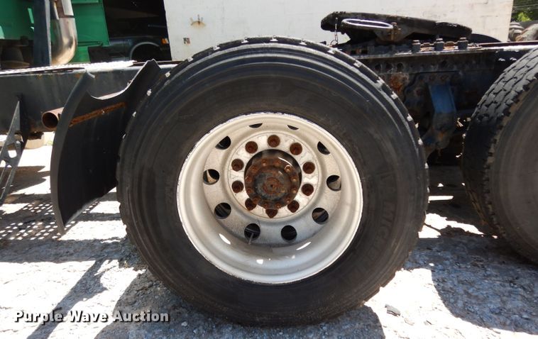 image for item DG6876 2009 Volvo VN Series  semi truck