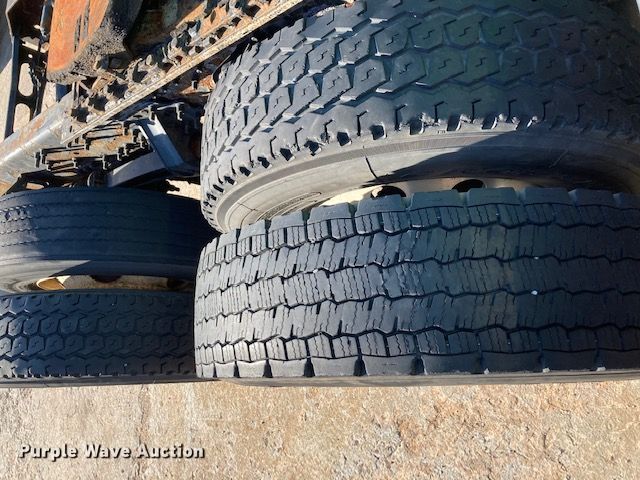 image for item DG6876 2009 Volvo VN Series  semi truck