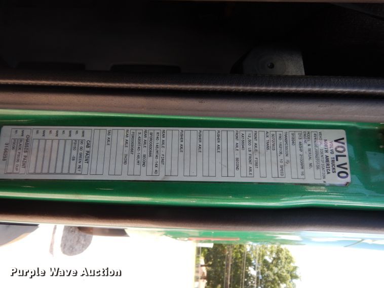 image for item DG6876 2009 Volvo VN Series  semi truck