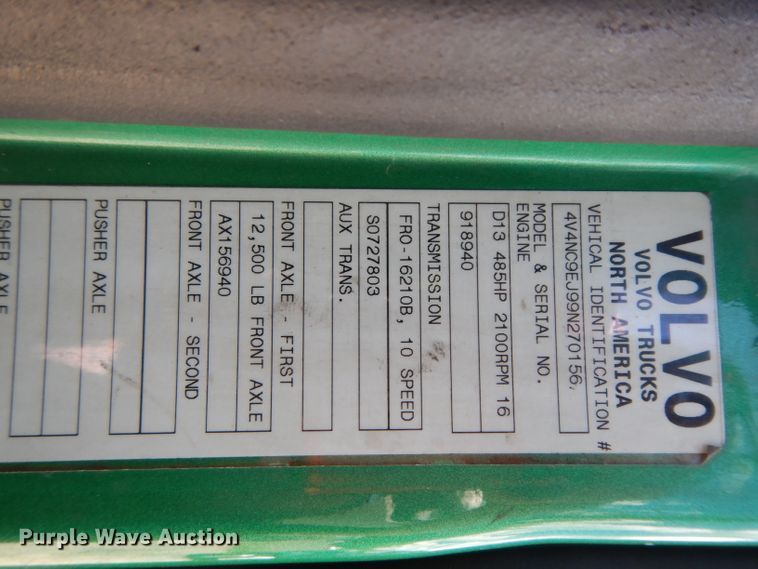 image for item DG6876 2009 Volvo VN Series  semi truck