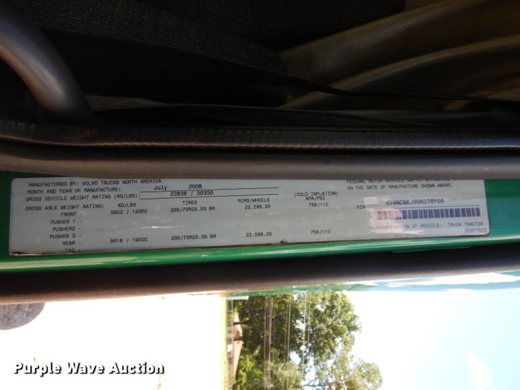 image for item DG6876 2009 Volvo VN Series  semi truck