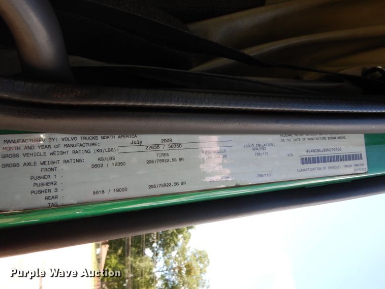 image for item DG6876 2009 Volvo VN Series  semi truck