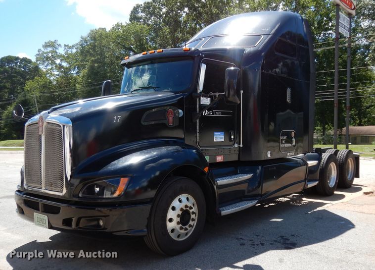 image for item DG6877 2011 Kenworth T660  semi truck