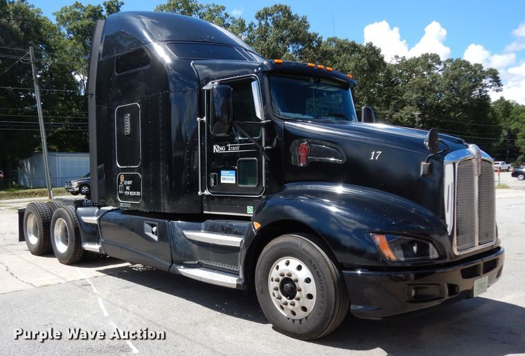 image for item DG6877 2011 Kenworth T660  semi truck