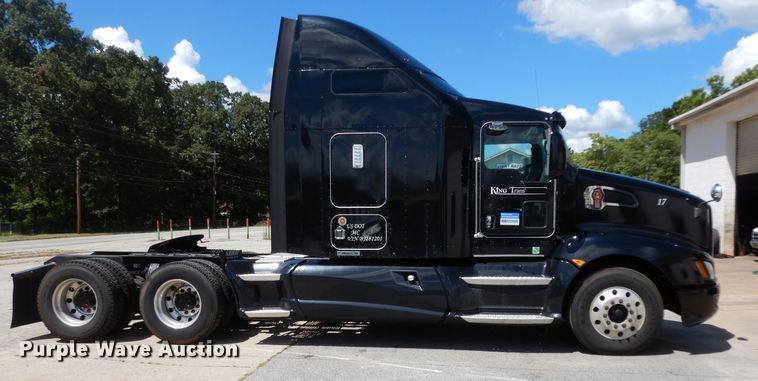 image for item DG6877 2011 Kenworth T660  semi truck