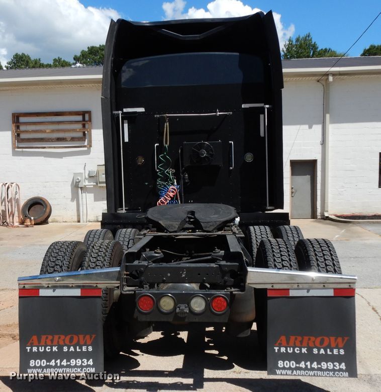 image for item DG6877 2011 Kenworth T660  semi truck