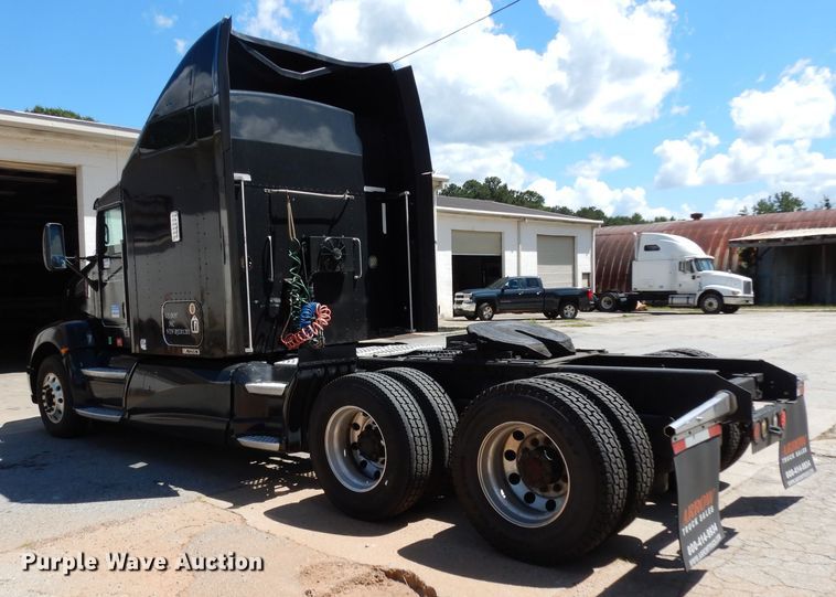 image for item DG6877 2011 Kenworth T660  semi truck