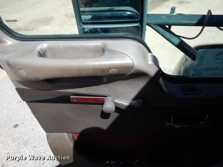 image for item DG6877 2011 Kenworth T660  semi truck