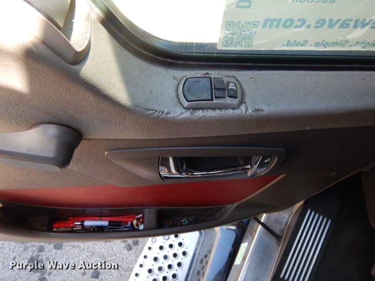 image for item DG6877 2011 Kenworth T660  semi truck