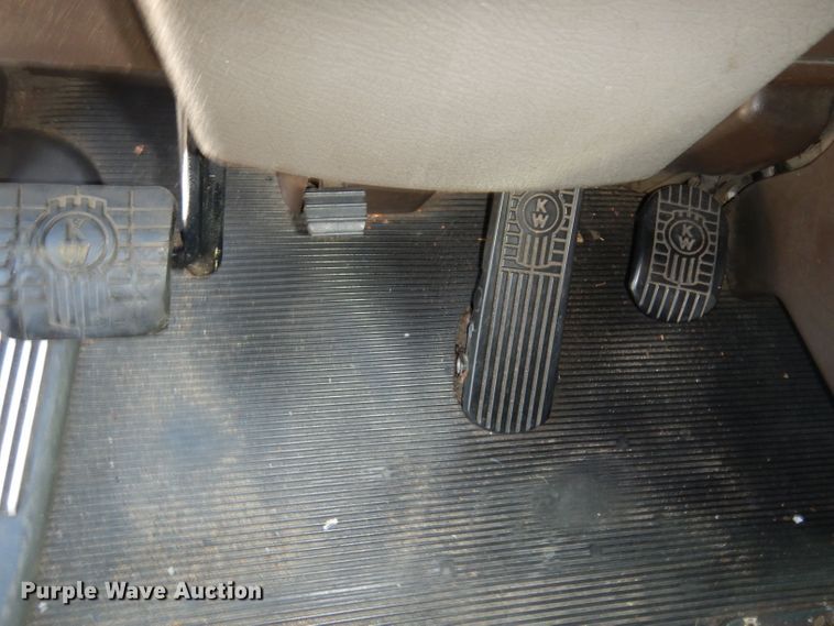 image for item DG6877 2011 Kenworth T660  semi truck