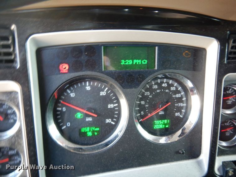 image for item DG6877 2011 Kenworth T660  semi truck