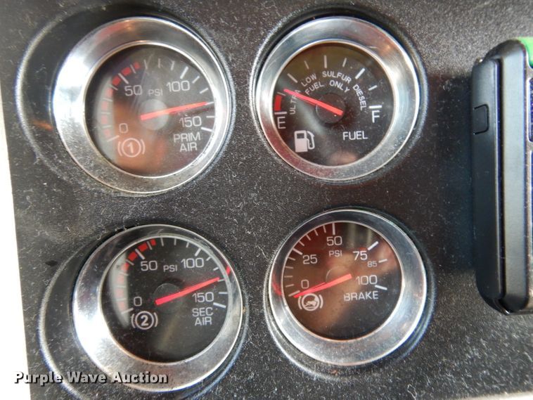 image for item DG6877 2011 Kenworth T660  semi truck