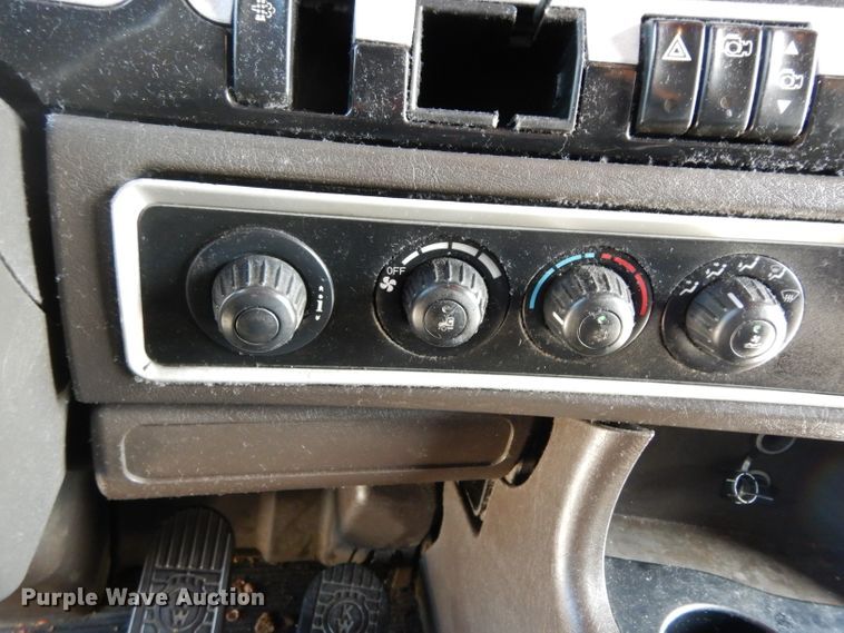 image for item DG6877 2011 Kenworth T660  semi truck