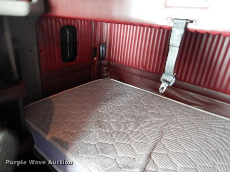 image for item DG6877 2011 Kenworth T660  semi truck