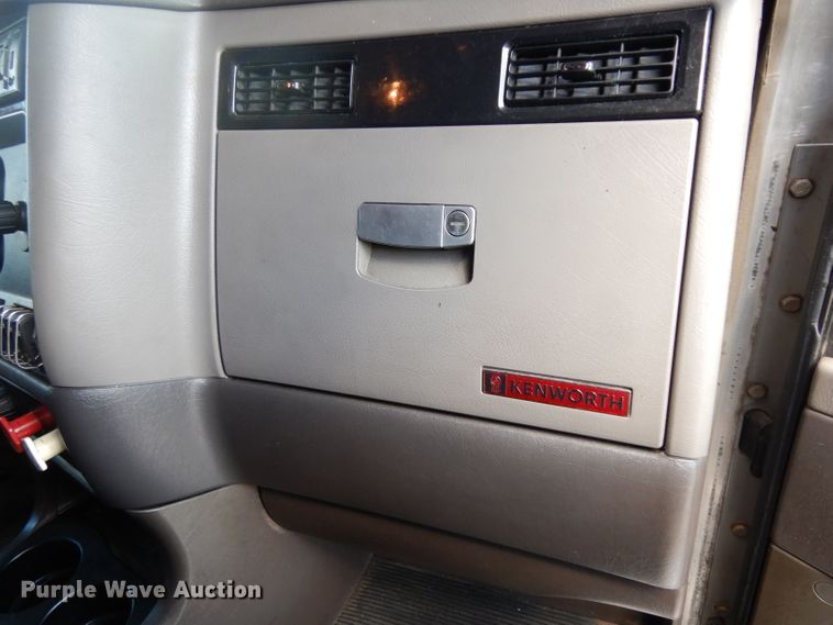 image for item DG6877 2011 Kenworth T660  semi truck