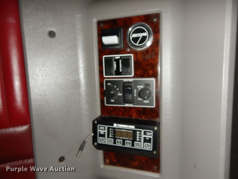 image for item DG6877 2011 Kenworth T660  semi truck