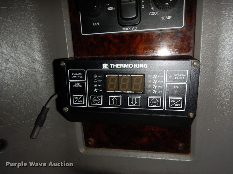 image for item DG6877 2011 Kenworth T660  semi truck