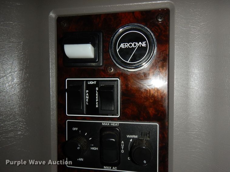 image for item DG6877 2011 Kenworth T660  semi truck