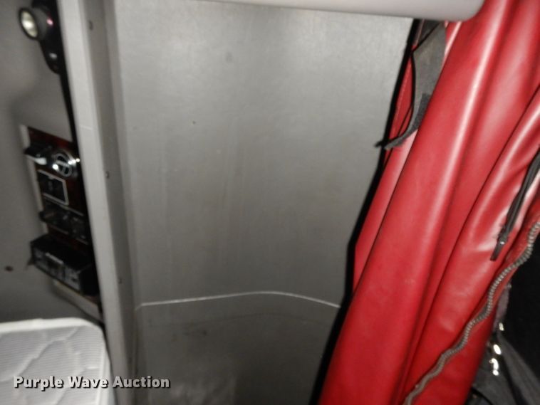 image for item DG6877 2011 Kenworth T660  semi truck