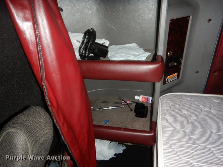 image for item DG6877 2011 Kenworth T660  semi truck