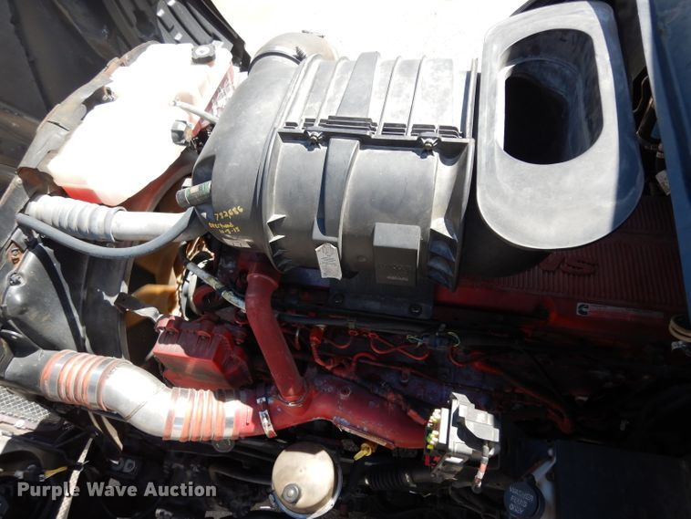 image for item DG6877 2011 Kenworth T660  semi truck