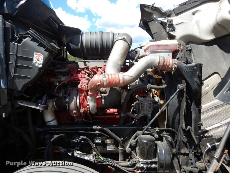 image for item DG6877 2011 Kenworth T660  semi truck