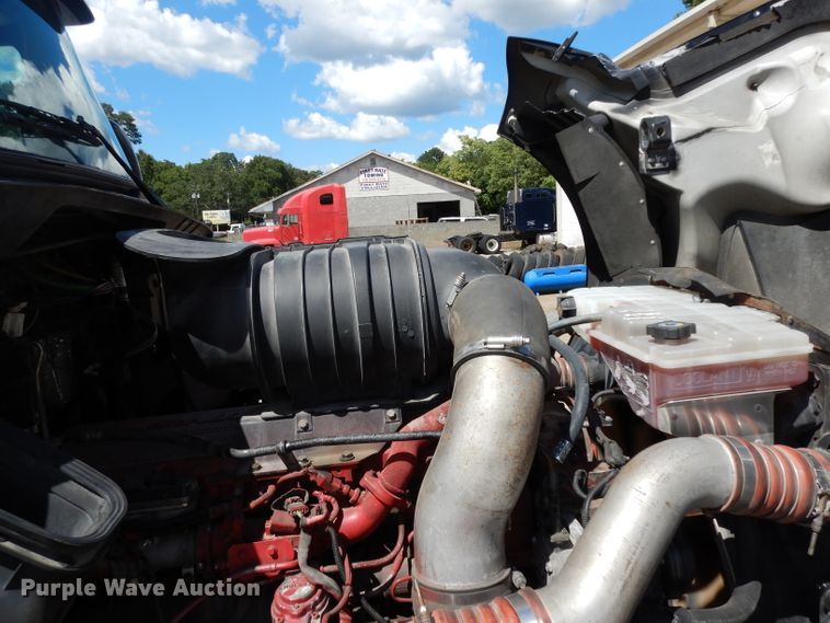 image for item DG6877 2011 Kenworth T660  semi truck