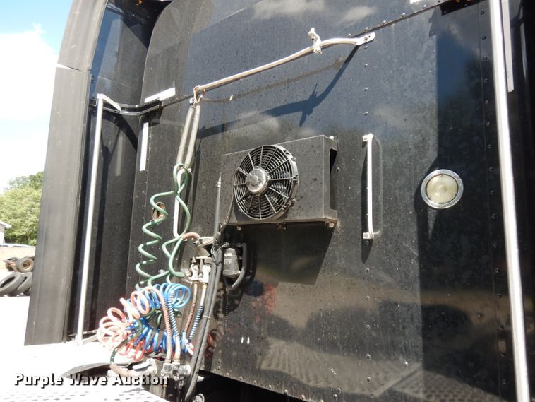 image for item DG6877 2011 Kenworth T660  semi truck