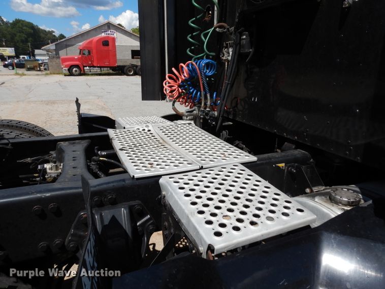 image for item DG6877 2011 Kenworth T660  semi truck