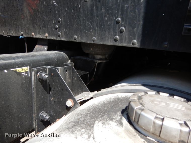 image for item DG6877 2011 Kenworth T660  semi truck